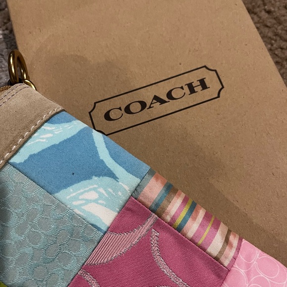 Vintage Coach Patchwork Crossbody Bag 🌸🌱 - Picture 3 of 5